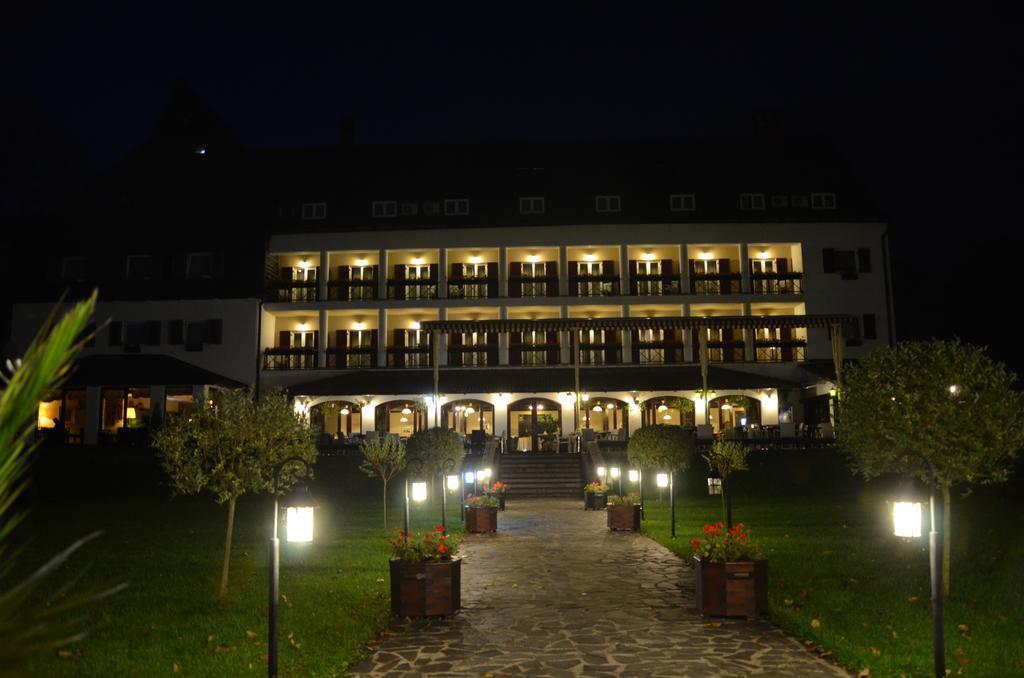 Hotel Gradina Morii Sighetu Marmatiei Bagian luar foto