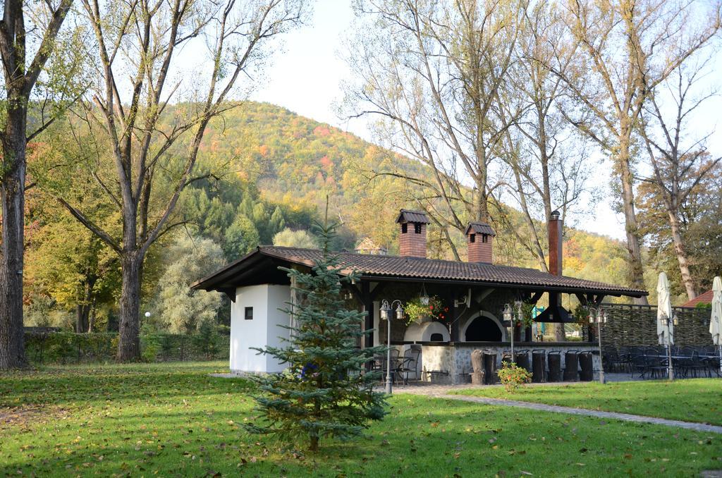 Hotel Gradina Morii Sighetu Marmatiei Bagian luar foto